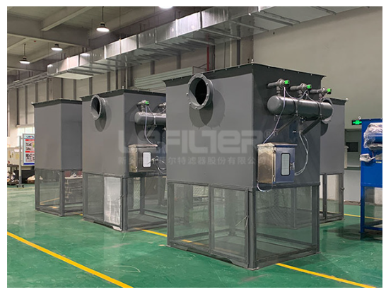 Air compressor air conditioning system is equipped with self-cleaning air filter