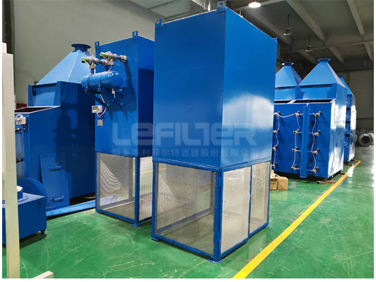 Steel blast furnace with self-cleaning air filter